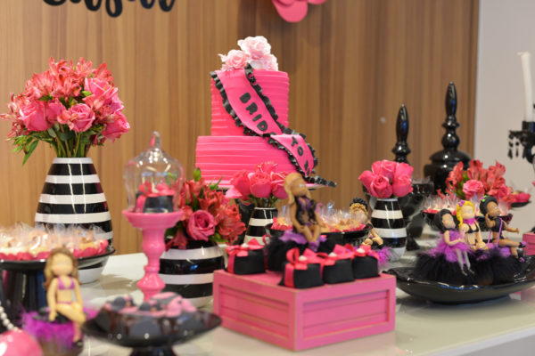 Chá de Lingerie: A cor preto e pink continua sendo tendência na decoração!